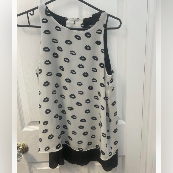 Premise Black and White Kisses Print Top - Picture 3 of 5